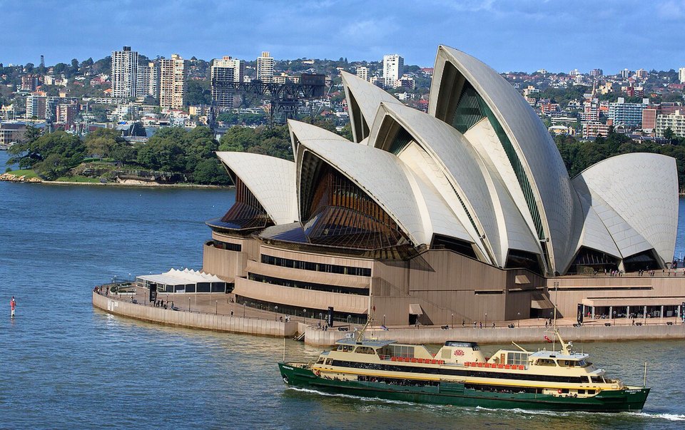 Sydney Opera House at midday: preset
